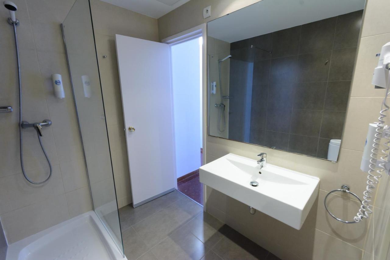 Beach Family Apartments Салоу Экстерьер фото