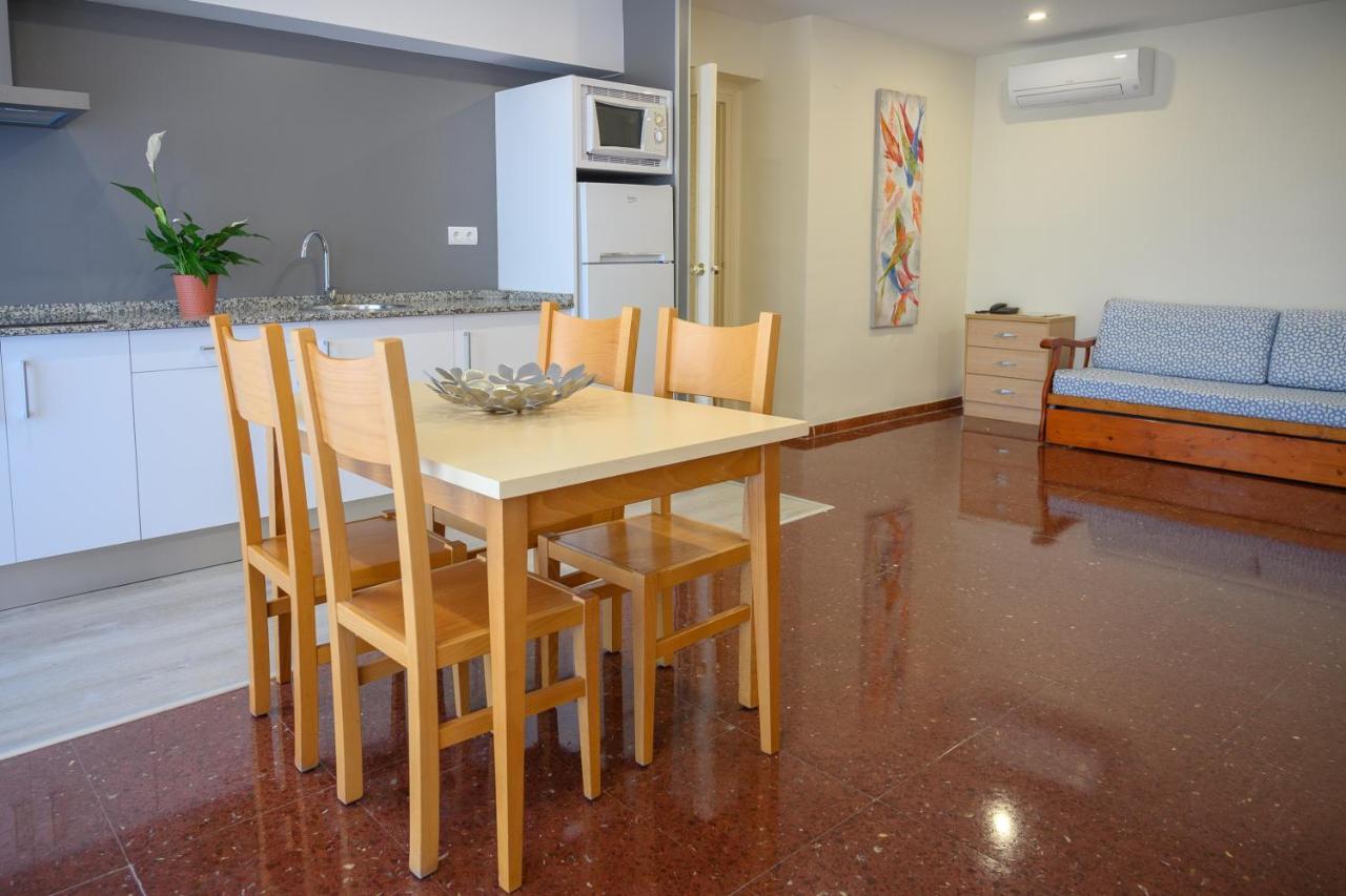 Beach Family Apartments Салоу Экстерьер фото