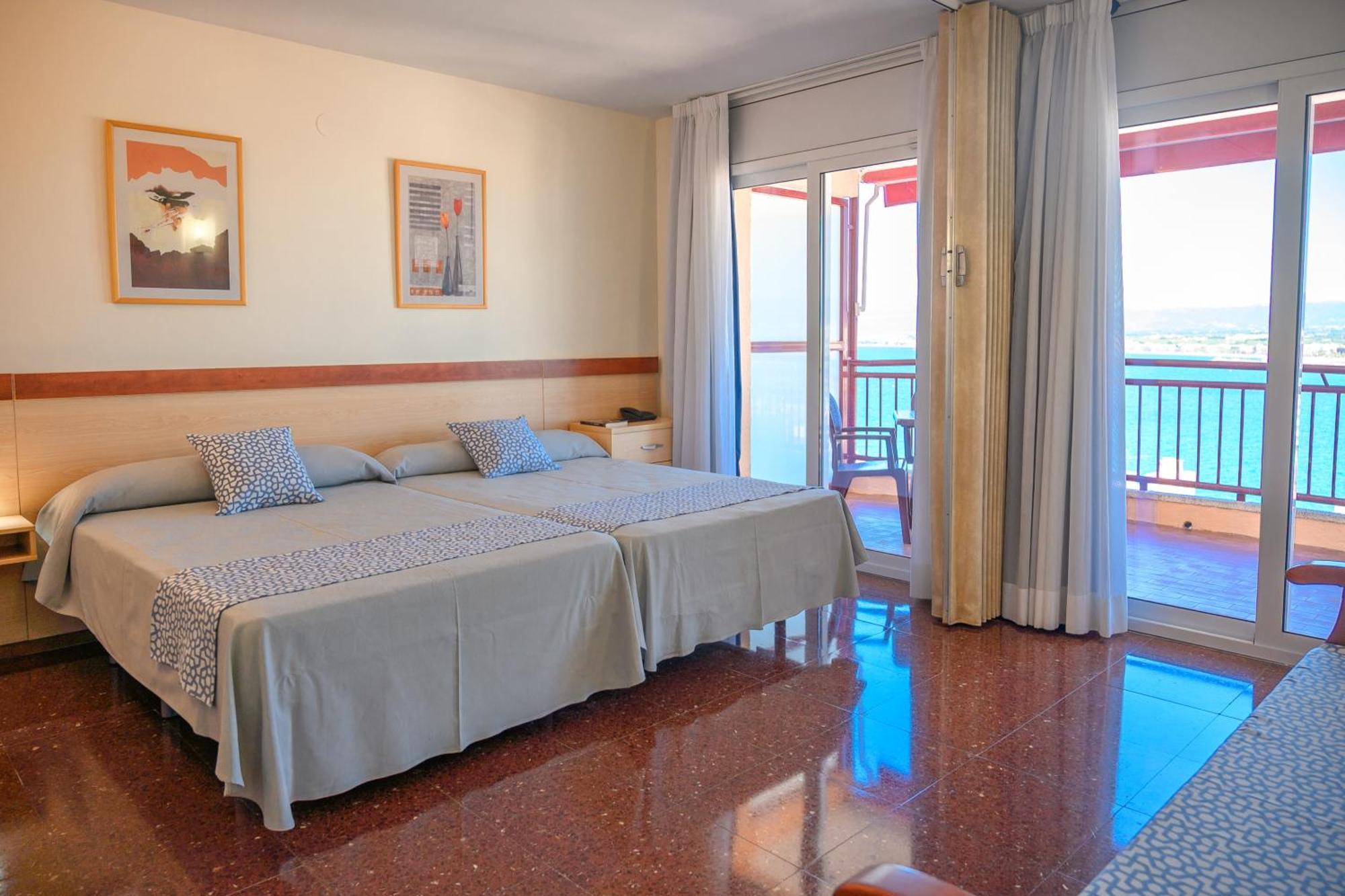 Beach Family Apartments Салоу Экстерьер фото