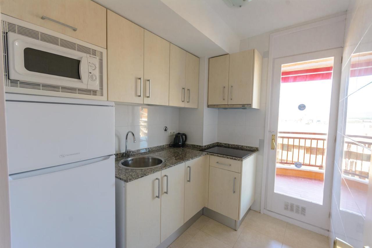Beach Family Apartments Салоу Экстерьер фото