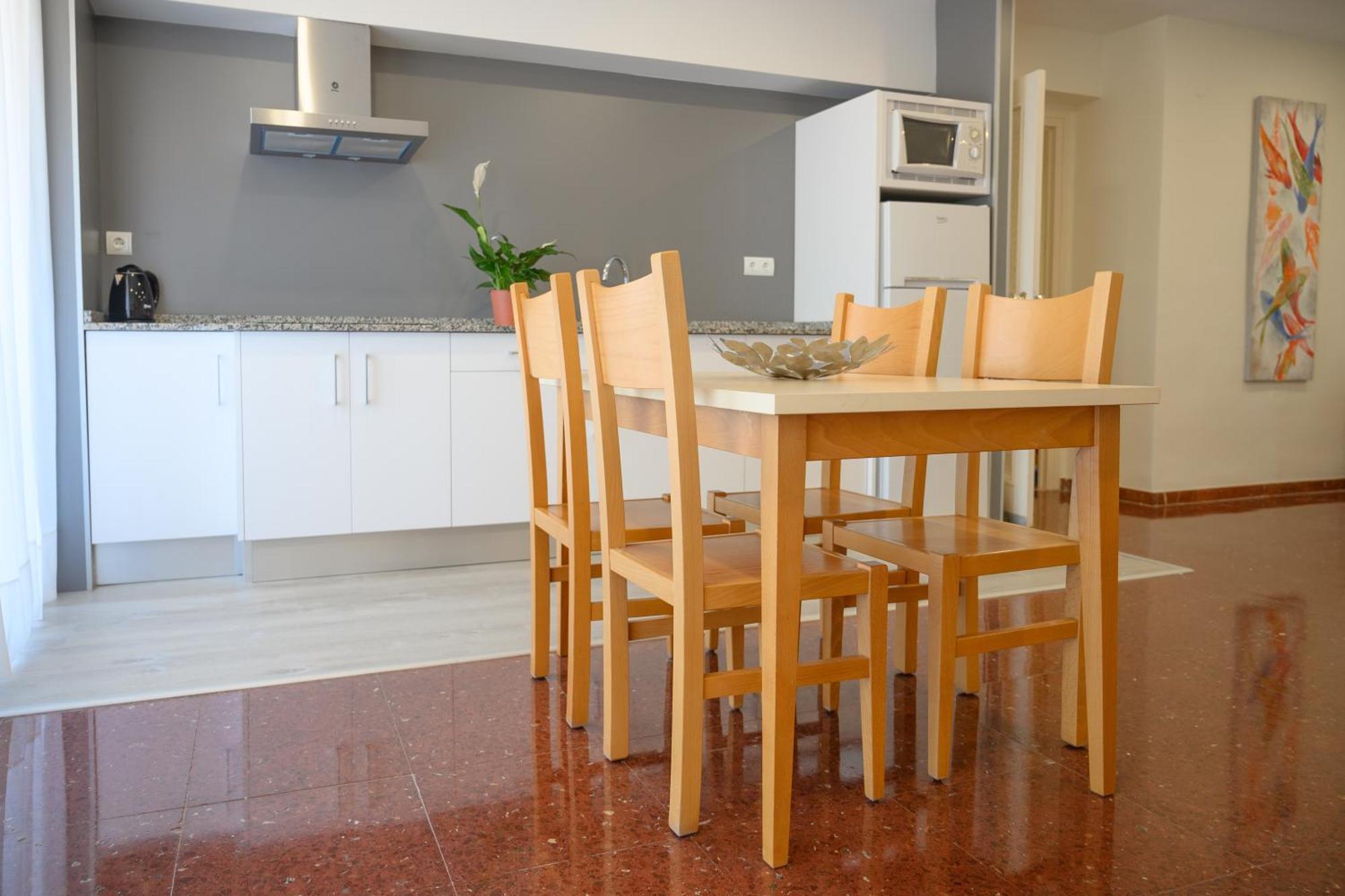 Beach Family Apartments Салоу Экстерьер фото