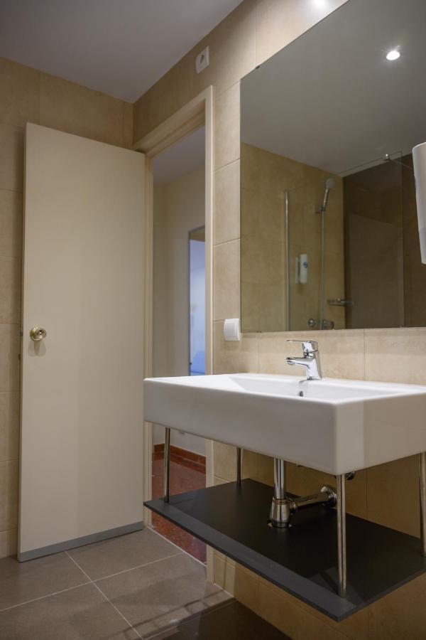 Beach Family Apartments Салоу Экстерьер фото
