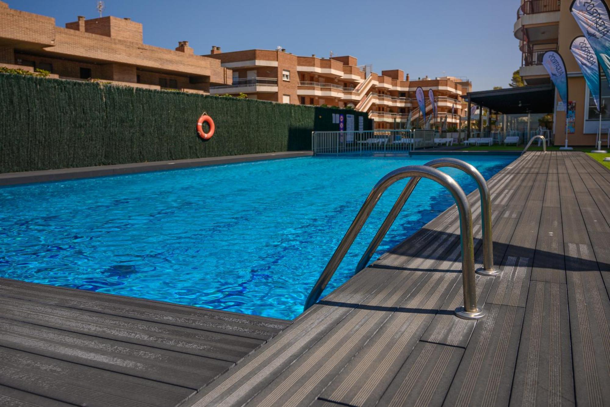 Beach Family Apartments Салоу Экстерьер фото