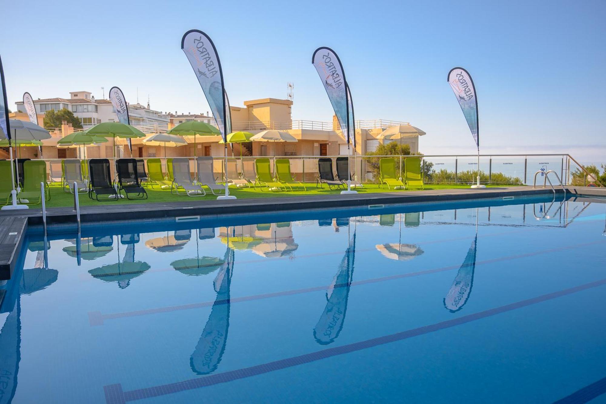 Beach Family Apartments Салоу Экстерьер фото
